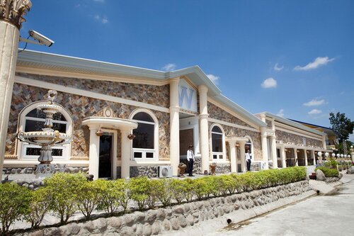 W Clark Hotel Resort