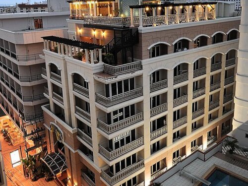 The Whitehouse Condotel