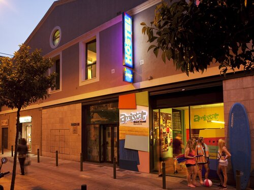 Amistat Beach Hostel