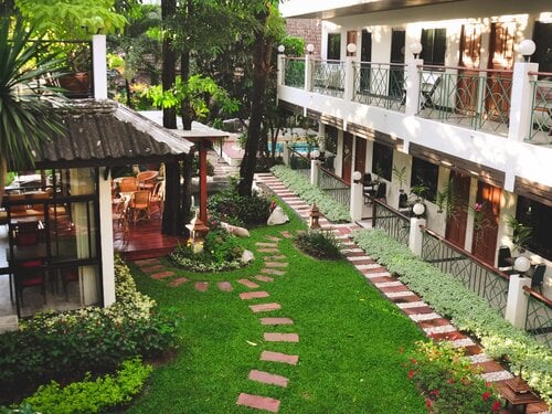 CHARLIE HOUSE PINKLAO