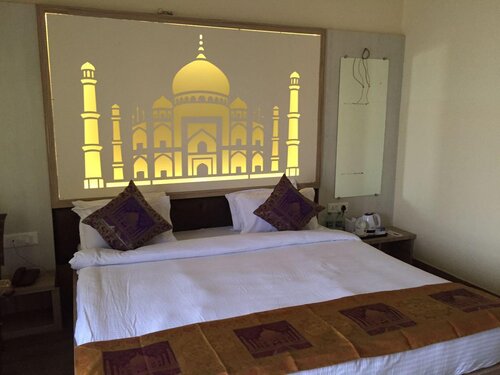 Dwivedi Hotels Sri Omkar Palace