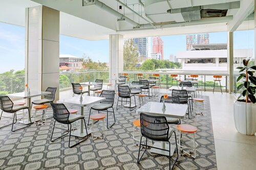 HARRIS Hotel and Convention Bundaran Satelit