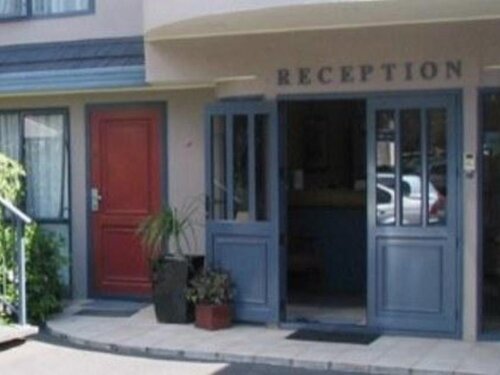 Cornwall Park Motor Inn