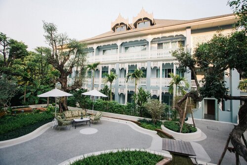 At Pingnakorn Riverside Hotel