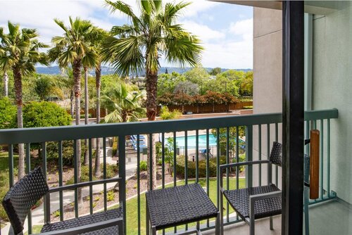 Courtyard By Marriott Oakland Airport