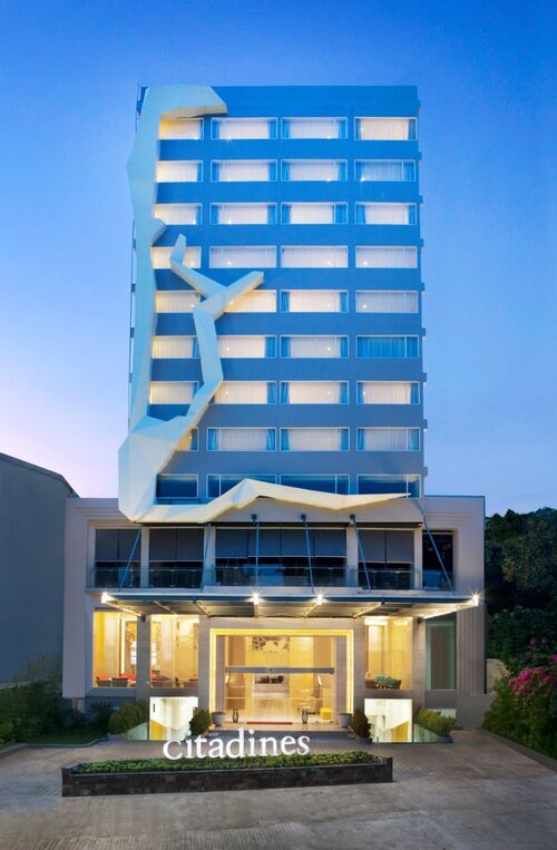 FOX Lite Royal Bay Makassar