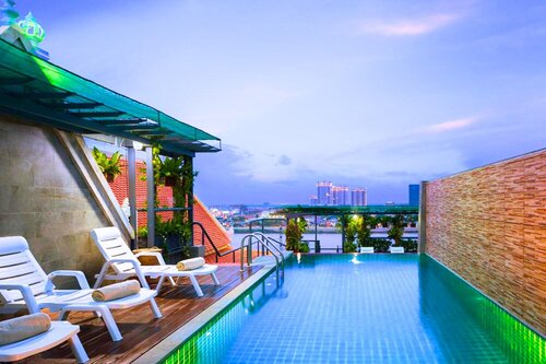 Le Castle River Hotel & Apartment