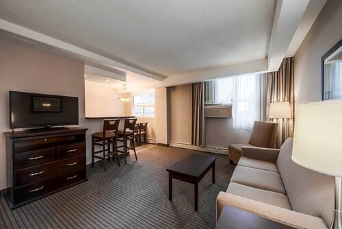 Coast Calgary Downtown Hotel and Suites by APA