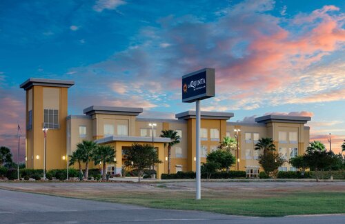 La Quinta Inn Suites By Wyndham Jourdanton Pleasan