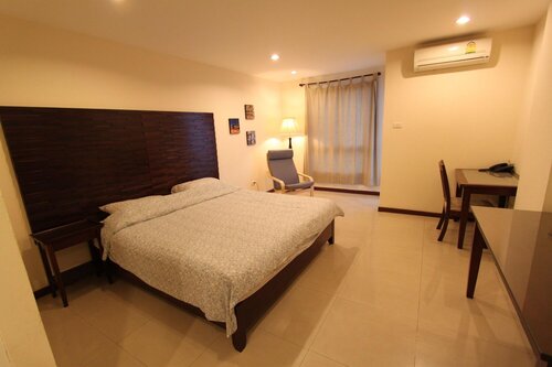 The Royal Bee Apart Hotel