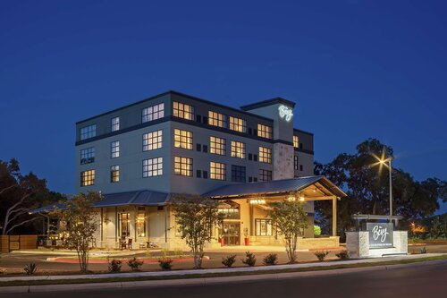 The Bevy Hotel Boerne - A Doubletree By Hilton