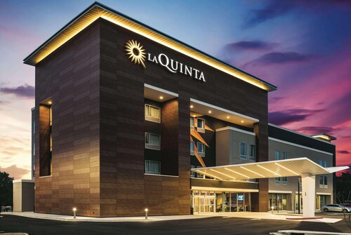La Quinta Inn & Suites By Wyndham Atlanta South - 