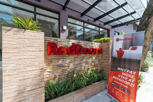 RedDoorz Plus @ Evangelista Street Makati