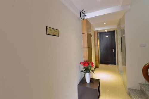 Golden Sun Suites Hotel