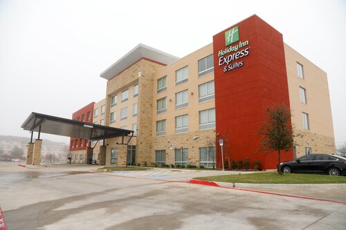 Holiday Inn Express & Suites Forney