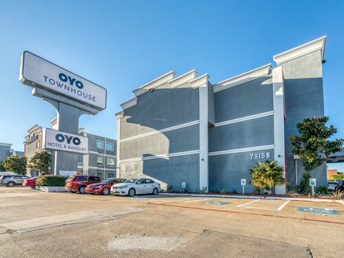 Alexis Hotel and Banquets Dallas Park Central Gall