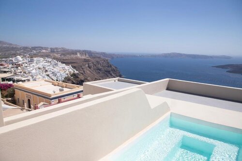 Caldera Cliff Illusion Suites