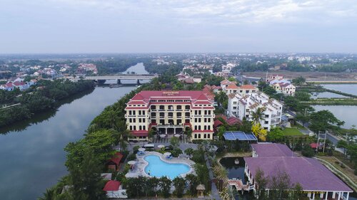 Lu Na Diamond Riverside Hotel