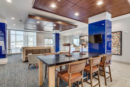 Holiday Inn Express and Suites DENTON SOUTH