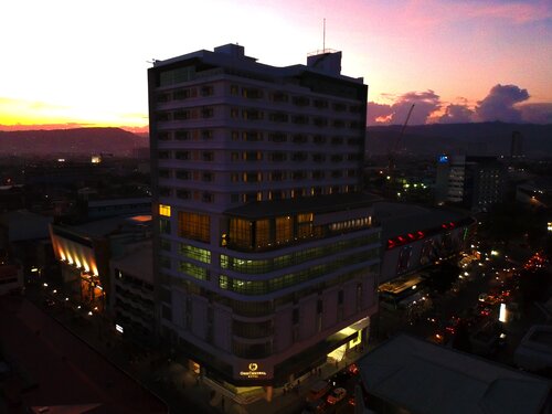 One Central Hotel & Suites