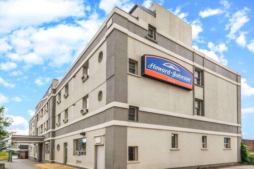 Howard Johnson by Wyndham Toronto Downtown West
