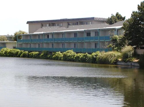 Coral Reef Inn & Condo Suites