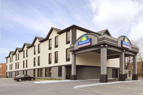 Days Inn by Wyndham Toronto East Lakeview