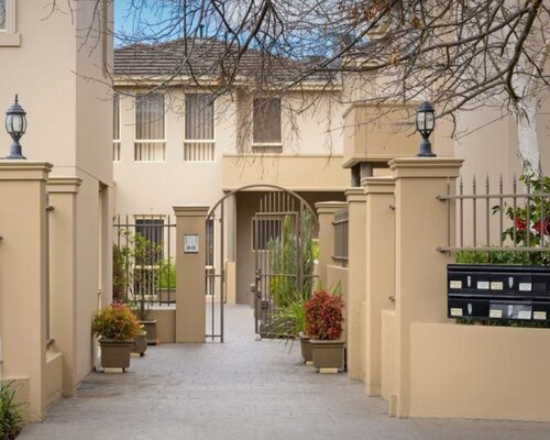 Comfy Kew Apartments