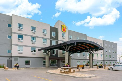 Super 8 By Wyndham Winnipeg East