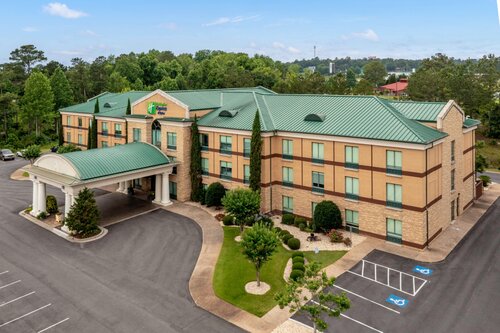 Holiday Inn Express & Suites Macon - I-475