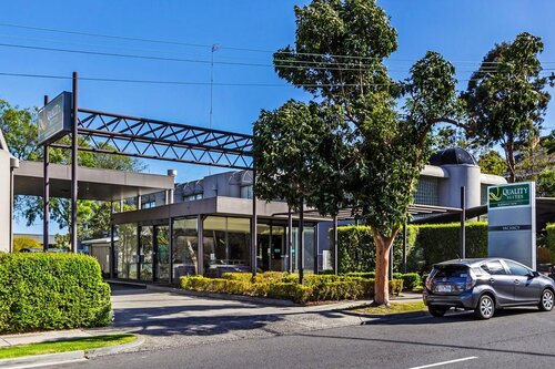 Quality Suites Beaumont Kew Hotel