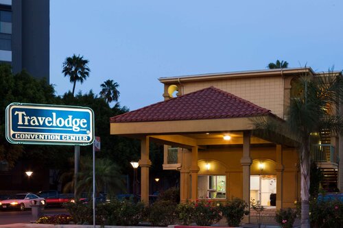 Travelodge by Wyndham Long Beach Convention Centr