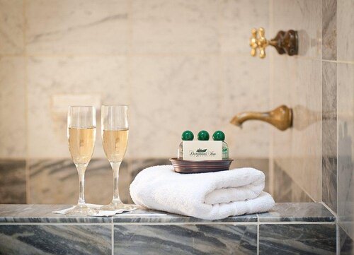 Dorymans Oceanfront Inn