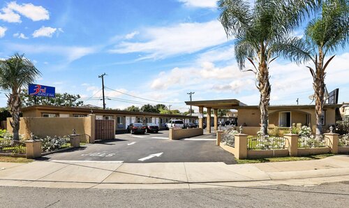 Harbor Inn & Suites La Habra