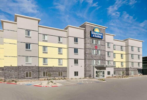 Days Inn &Suites by Wyndham Lubbock Medical Center