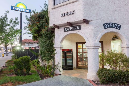 Days Inn by Wyndham Castaic Six Flags Magic Mountn