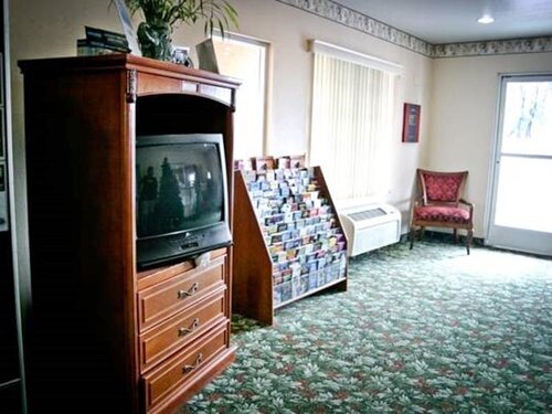 Crystal Inn & Suites