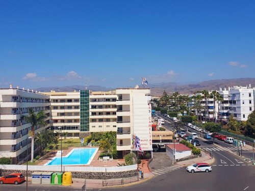 Las Camelias Apartments