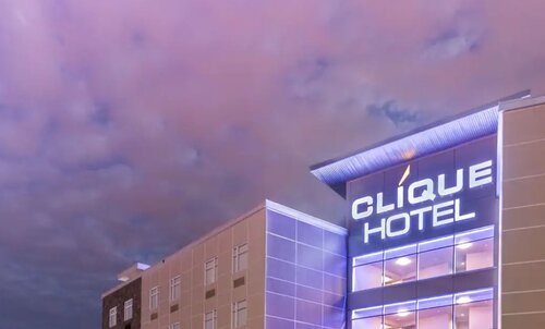 Hotel Clique Calgary Airport