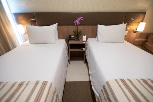 Hotel Athos Bulcão Hplus Executive