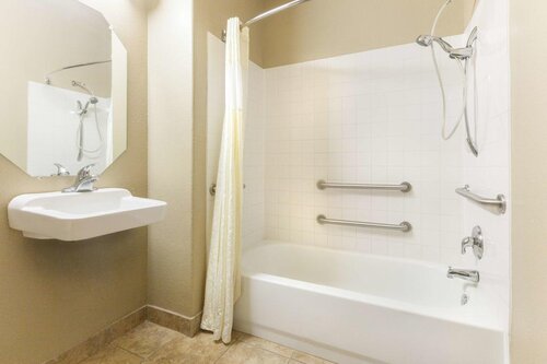 Days Inn & Suites by Wyndham Groesbeck