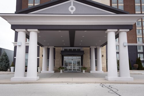 Holiday Inn Express & Suites Chatham South