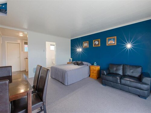 AAA Thames Court Motel