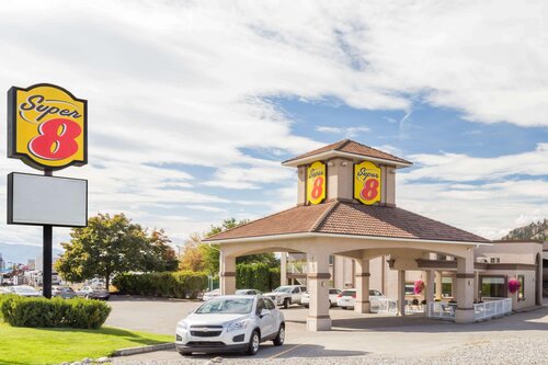 The Super 8 Kelowna