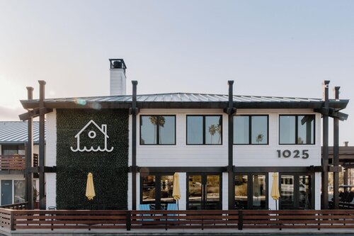 Lakehouse Hotel and Resort