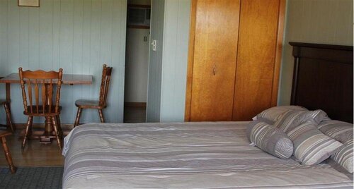 Royalty Maples Cottages & Motel