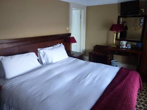 Riverbank House Hotel