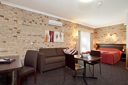 Highlander Motor Inn