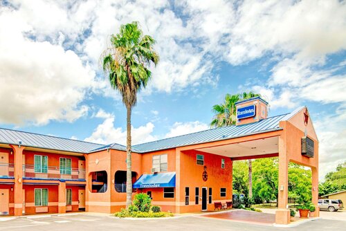 Econo Lodge Inn & Suites Near Lackland AFB