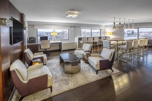 Sheraton Syracuse University Hotel & Conference Ce